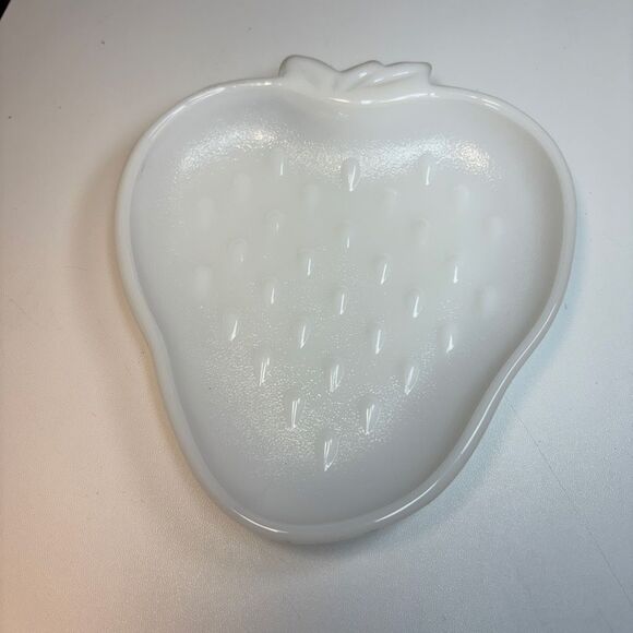 Vintage Milk Glass Strawberry Plate – 7x6 - Picture 1 of 5